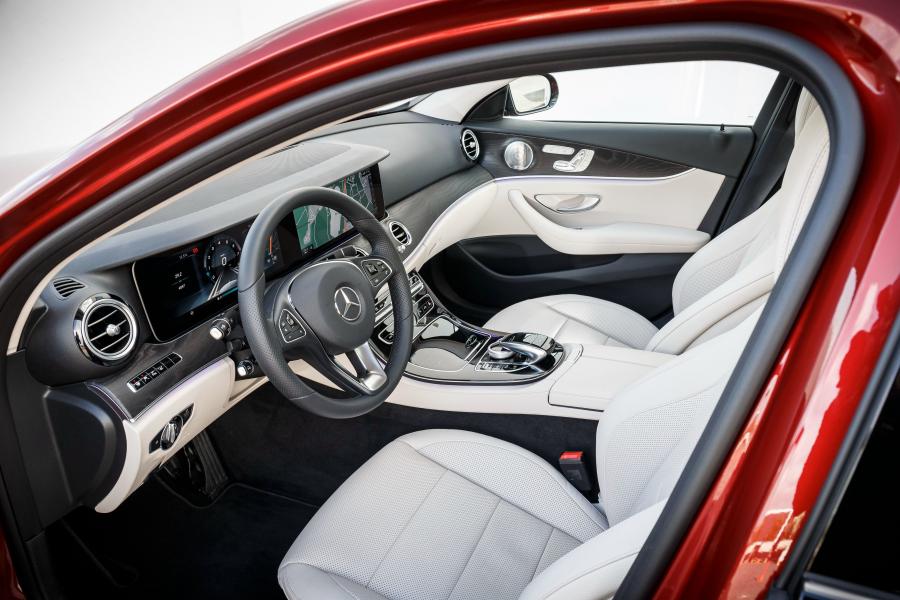  Mercedes-Benz E300 Avantgarde Line 2016 года  (фото 22 из 26)